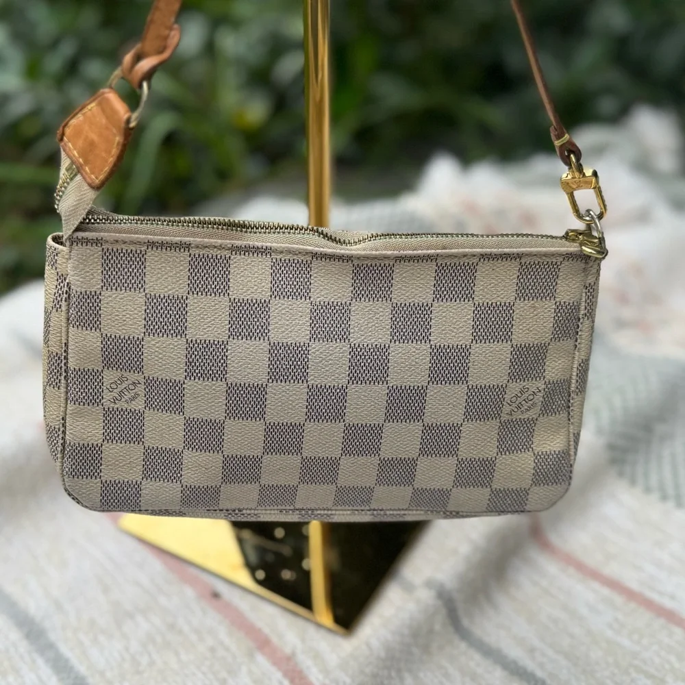 LOUIS VUITTON Damier Azure Pochette with leather strap - Picture 2 of 4